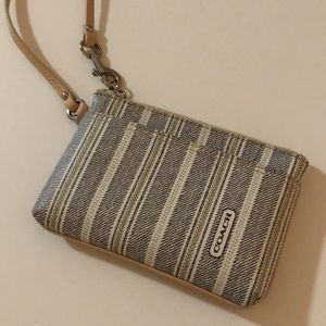 COACH STRIPED LEATHER WRISTLET🌼NWOT